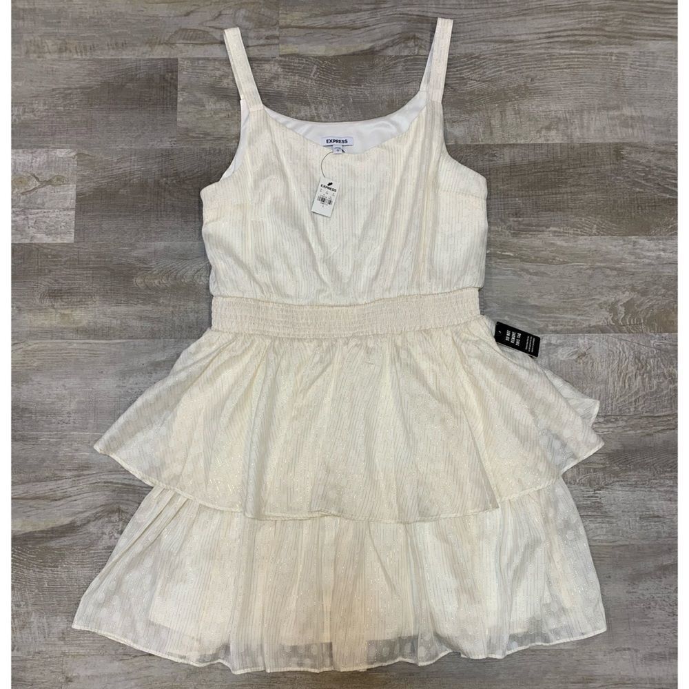 Express Short Cream w/Metallic Detail Nwt - Picture 7 of 11